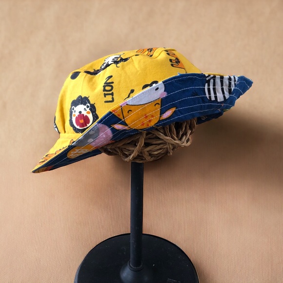 NWOT HANDMADE REVERSIBLE Cotton Child Bucket Hat Lions Giraffes & Zebra 19-20.5” - Picture 5 of 7